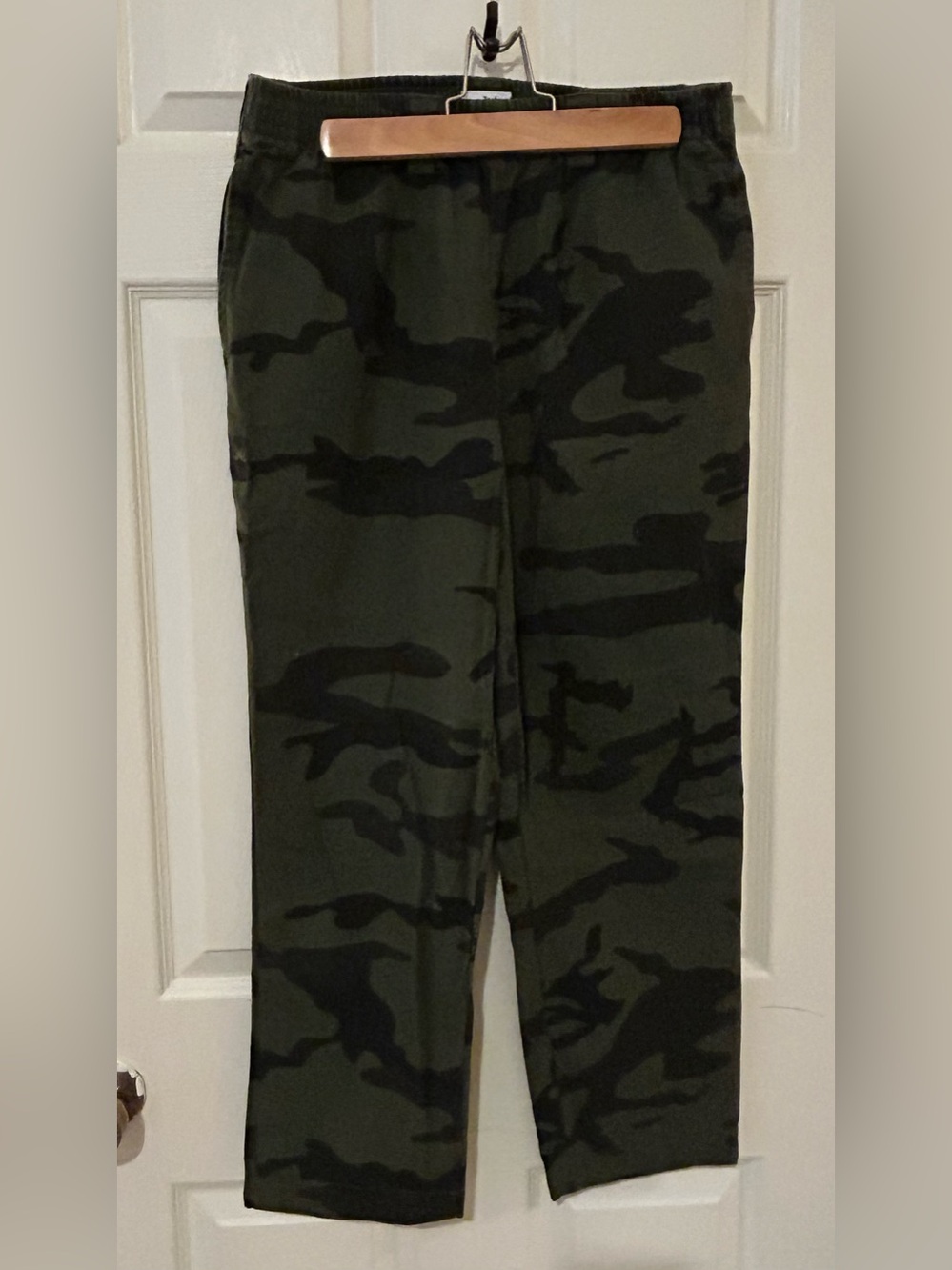 Aritzia TNA 100% Camouflage Pull-on Pants with elastic waist, Olive Green - Med
